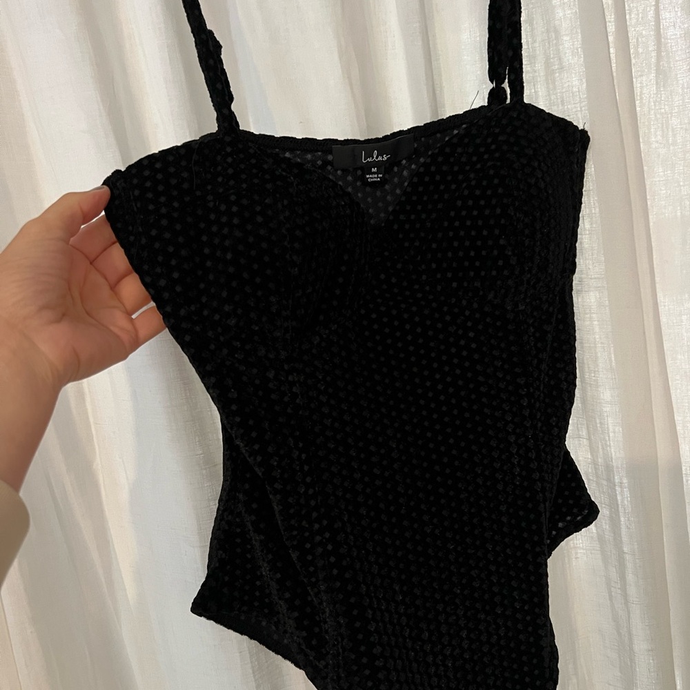 Size Medium, brand Lulu’s. Black velvet bodysuit